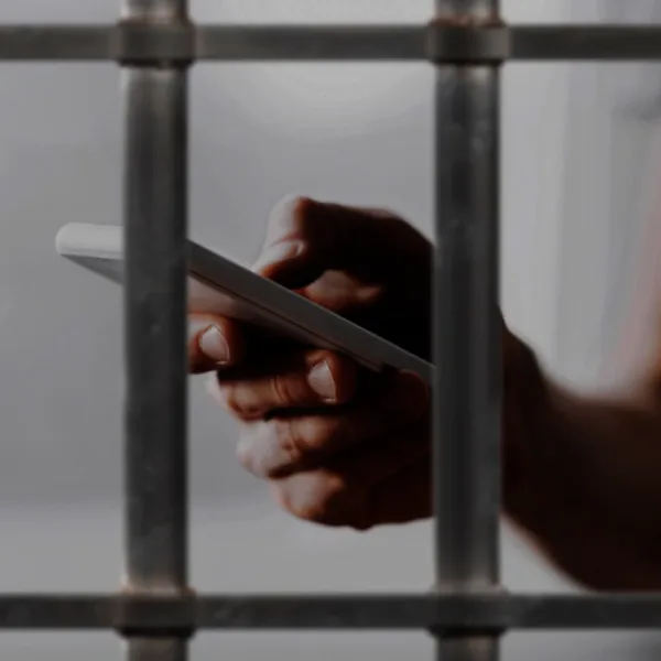 El Gobierno oficializó la creación de un programa para la detección y el bloqueo de celulares en las cárceles